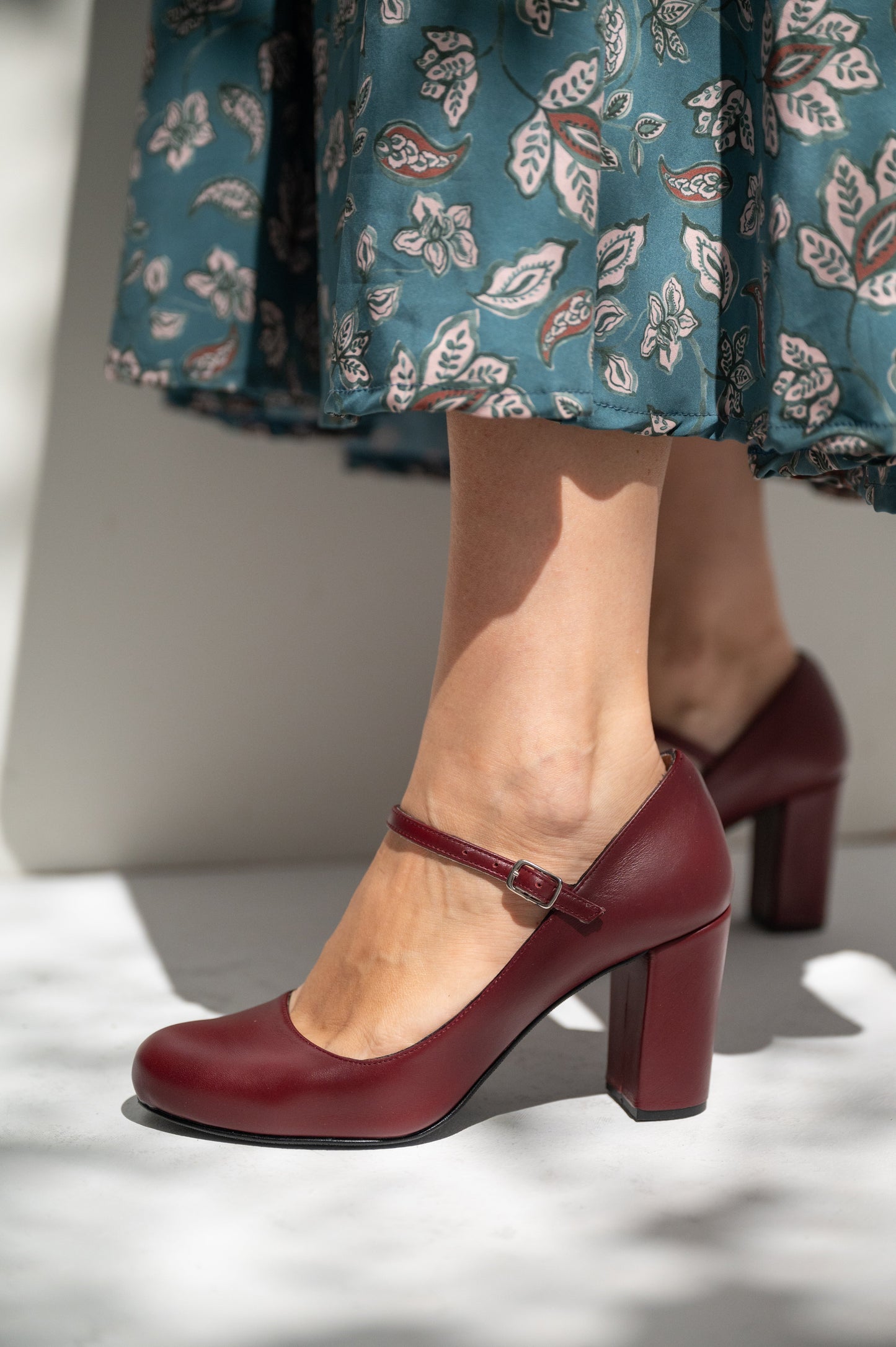 retro shoes,
heels,
leather footwear