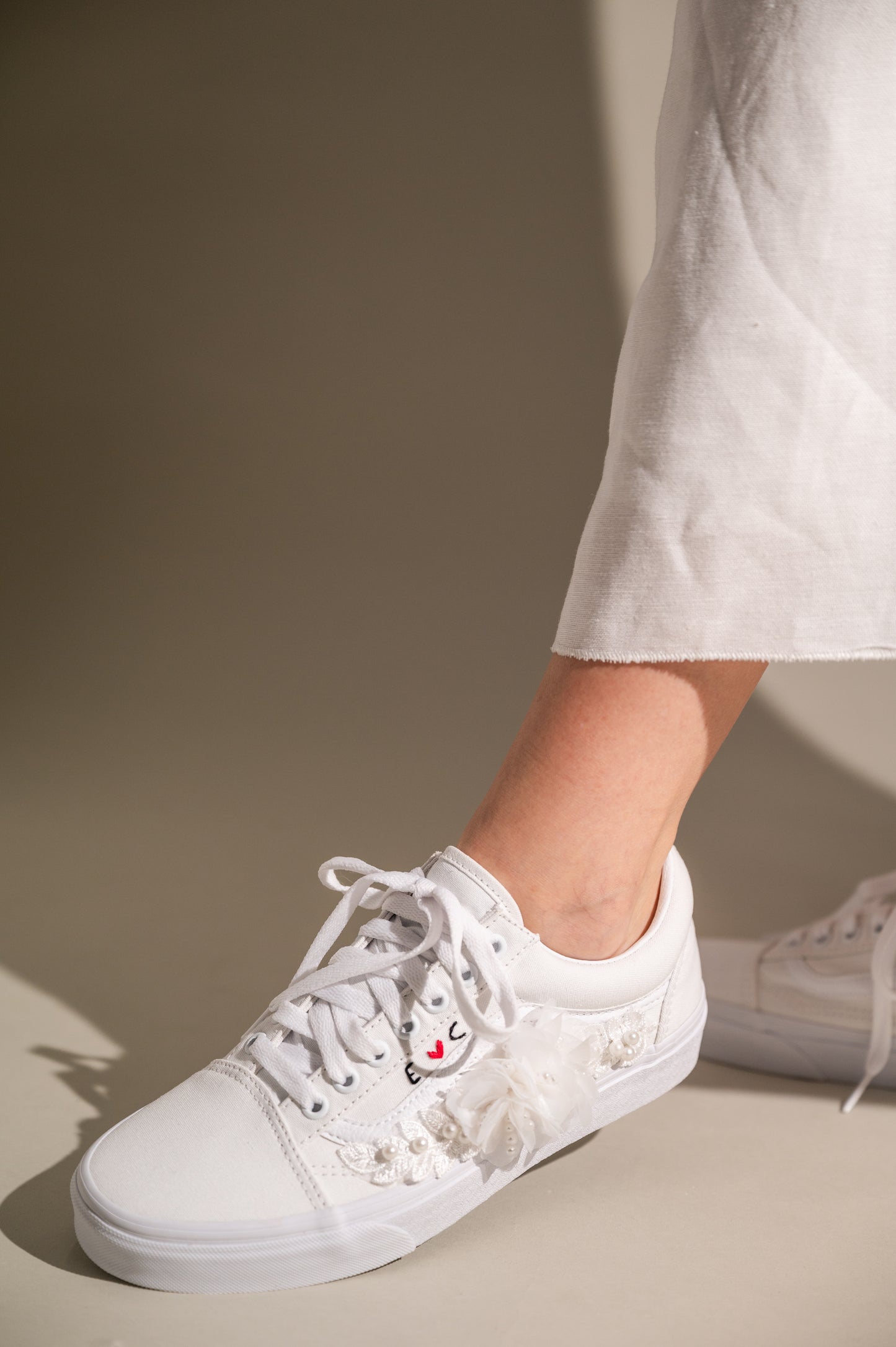 wedding sneakers,
bridal sneakers,
wedding sneakers for bride