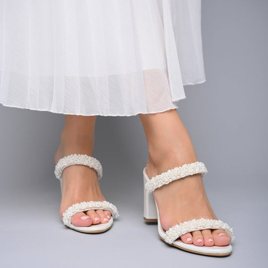 wedding shoes whit pearls for bride