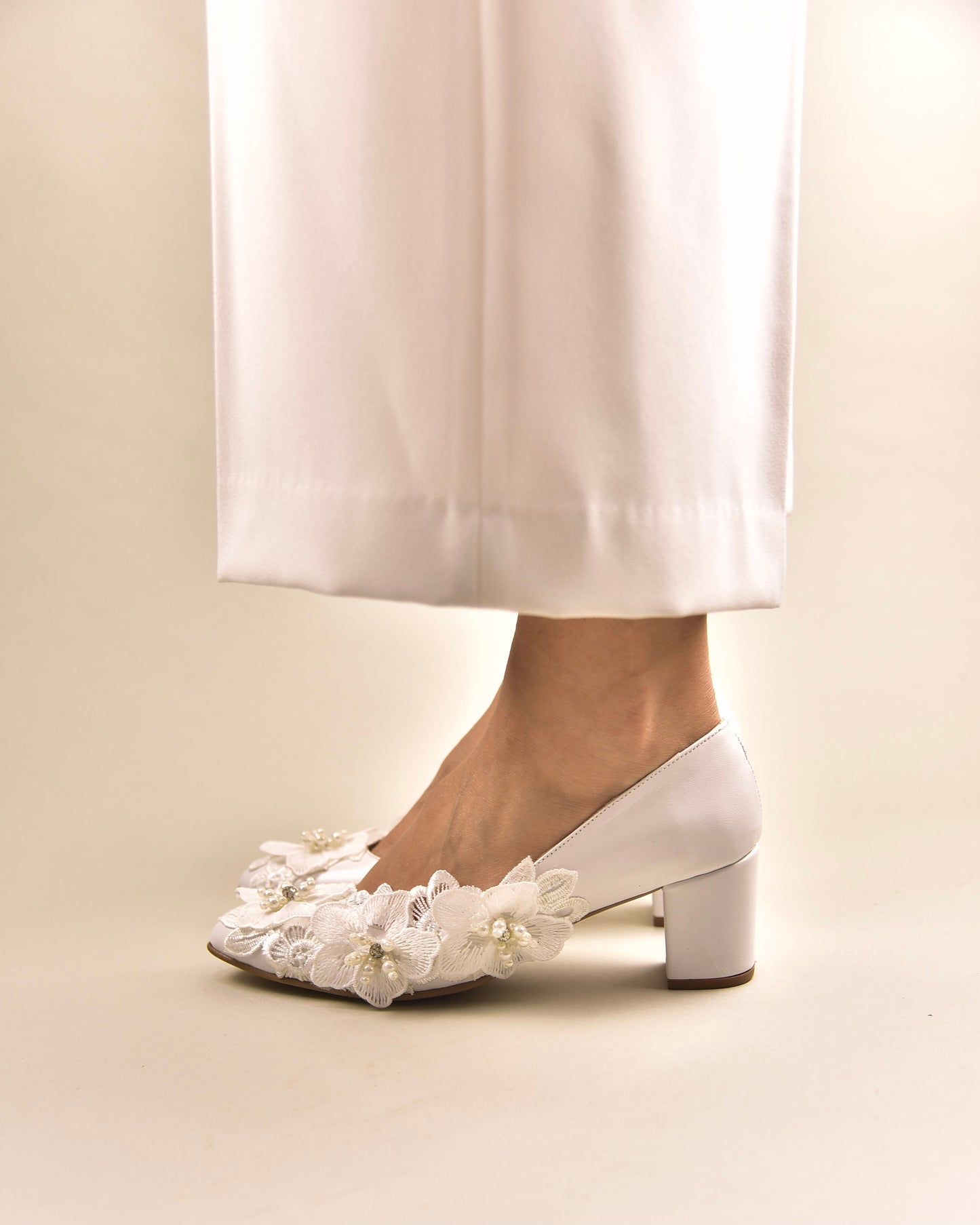 Flower White Wedding Shoes, Pointed Flowers - PinkyPromiseAccs
