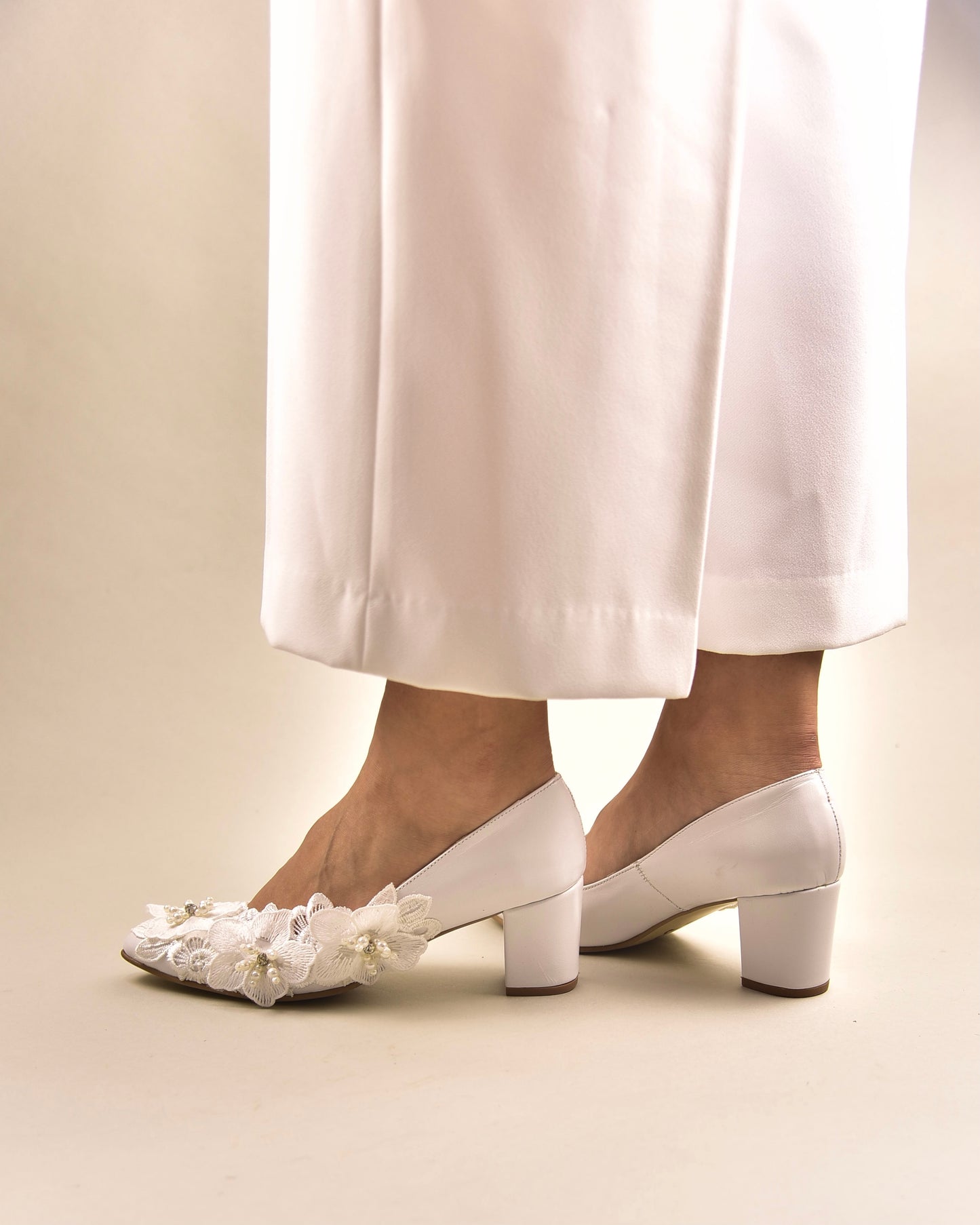 Flower White Wedding Shoes, Pointed Flowers - PinkyPromiseAccs