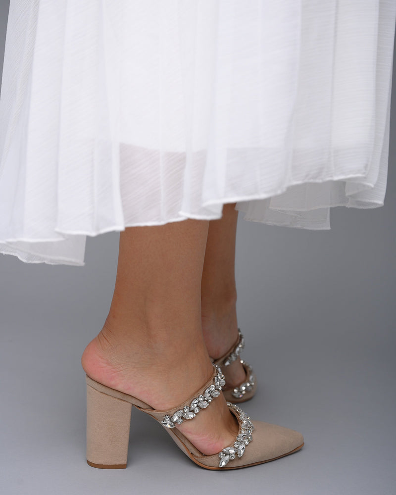 
            
                Load image into Gallery viewer, velvet wedding block heels
            
        