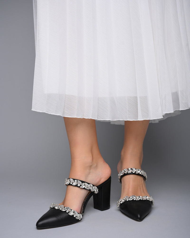 
            
                Load image into Gallery viewer, bridesmaids shoes black
            
        