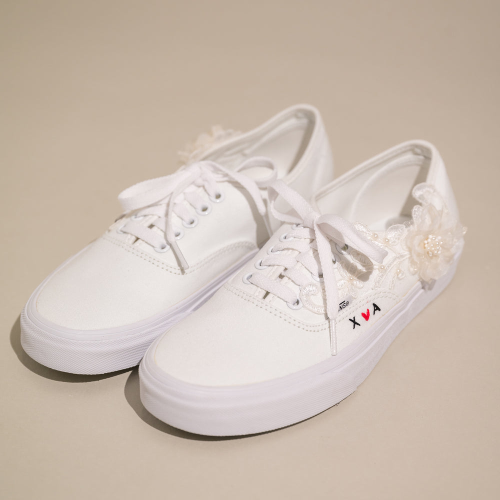 
                  
                    wedding day shoes,
white bridal sneakers,
vans wedding shoes
                  
                