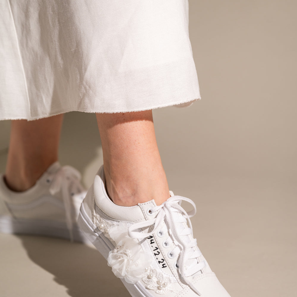 
                  
                    kate spade bridal sneakers,
bling sneakers for wedding,
nike bridal sneakers
                  
                