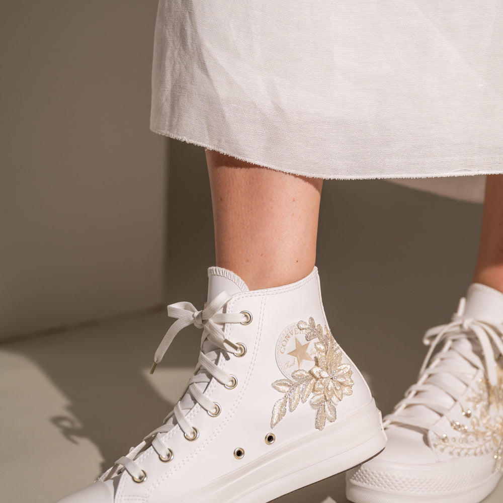 
                  
                    Bridal Bloom Converse
                  
                