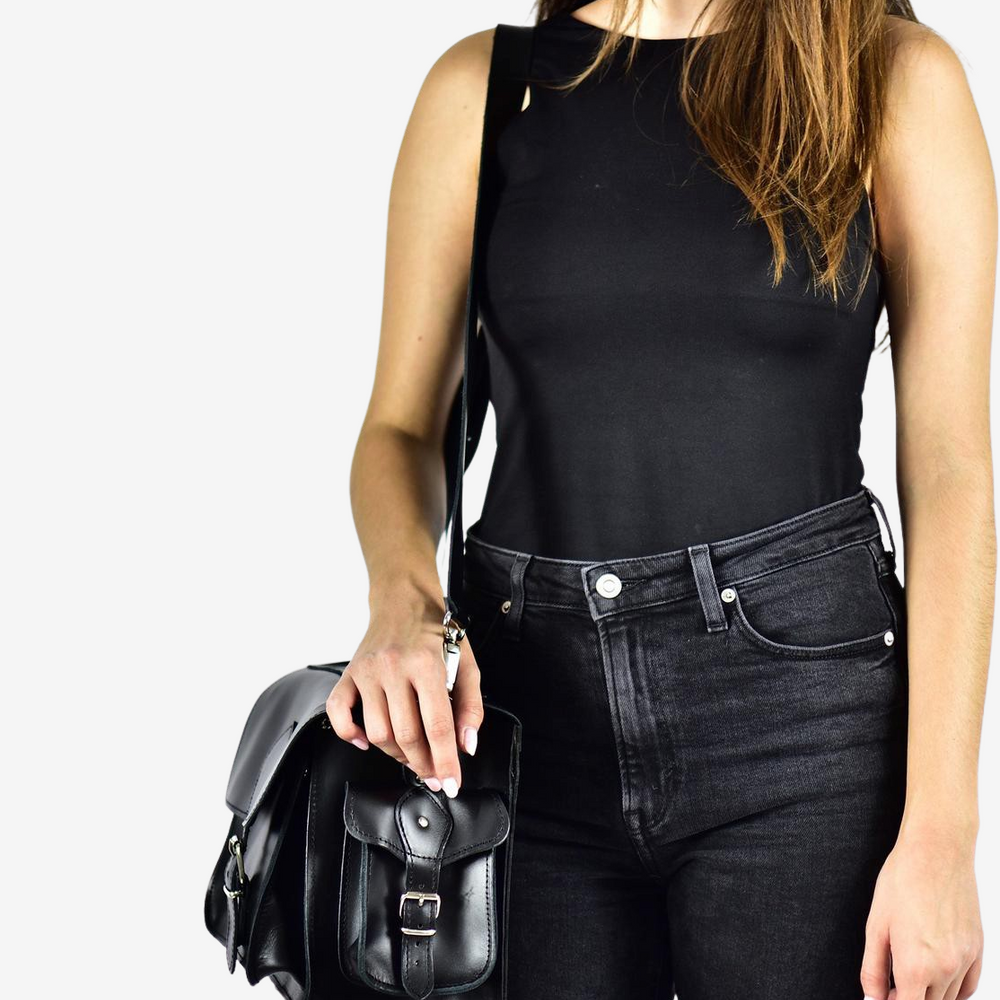 
                  
                    black leather bags
                  
                