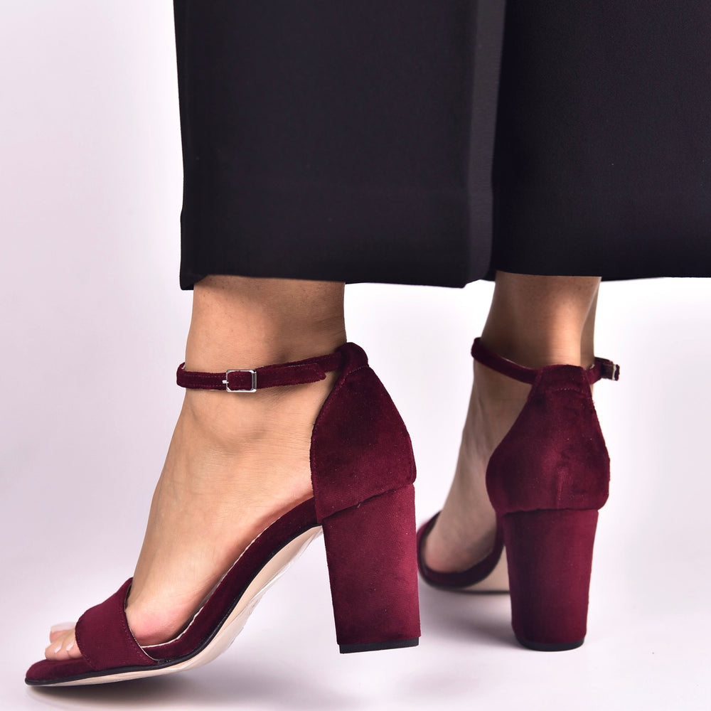 
                  
                    velvet wedding shoes
                  
                