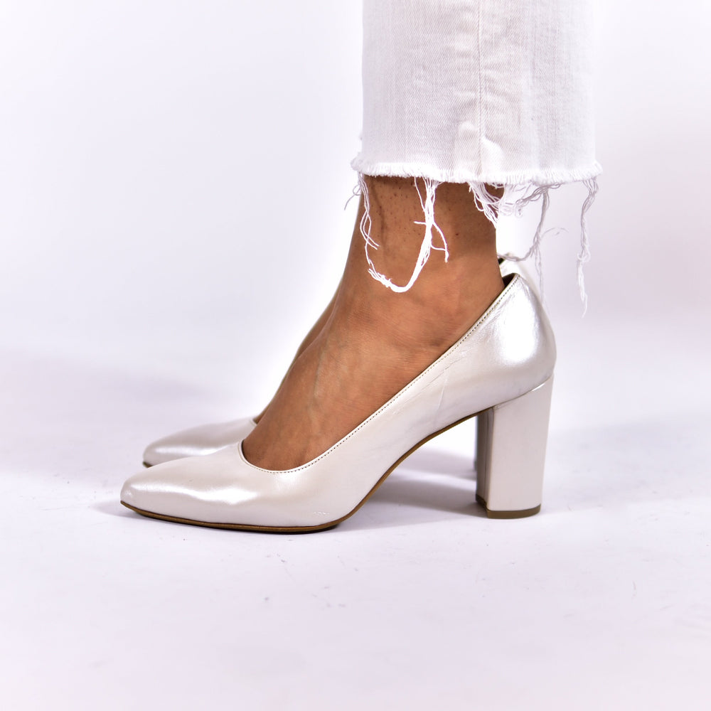 
                  
                    wedding shoes for brides , δερμάτινα νυφικά παπούτσια
                  
                