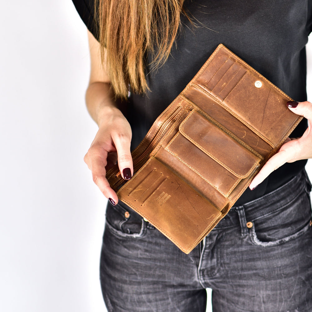 
                  
                    handmade leather wallets for women
                  
                