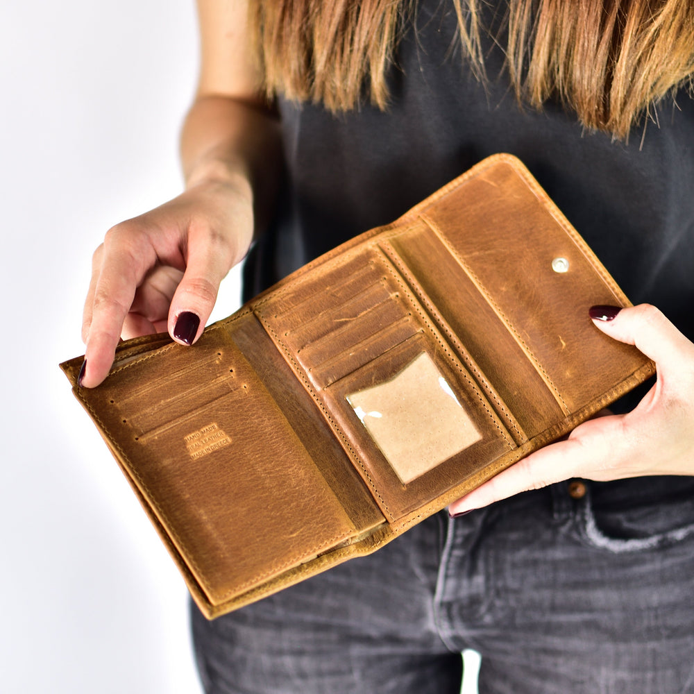 
                  
                    leather women's wallets
                  
                