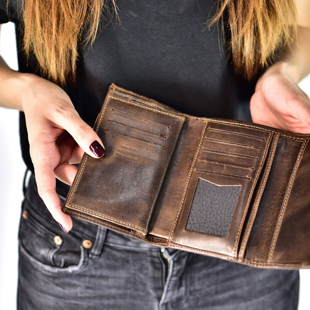 
                  
                    handmade leather wallets for women
                  
                