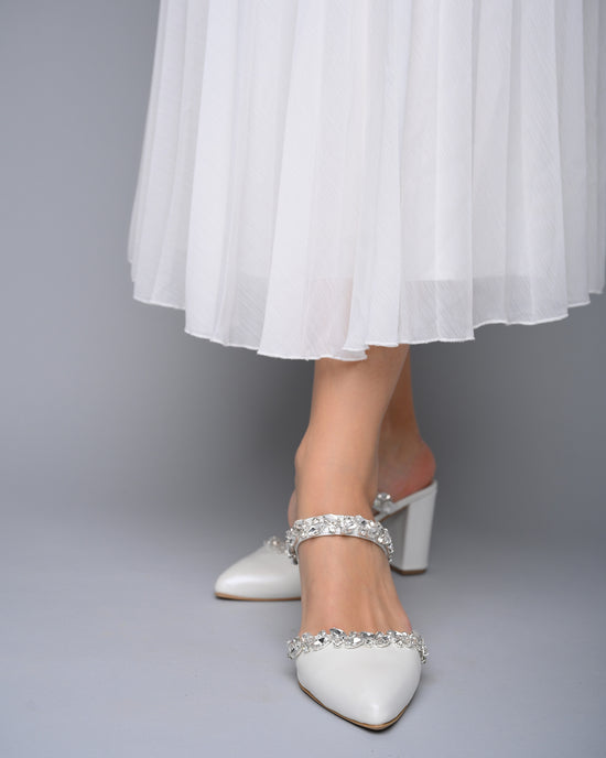 Load image into Gallery viewer, white wedding shoes for bride 
